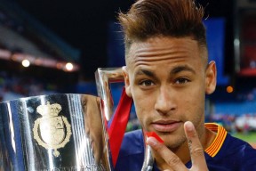 开云体育在线-内马尔回归赛场，关键助攻首场状态亮眼，中国队观众沸腾！-开云体育在线