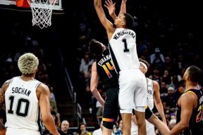 开云体育在线-关于杜兰特重返赛场，领先优势明显首场状态出色，独行侠观众沸腾！的信息-开云体育在线